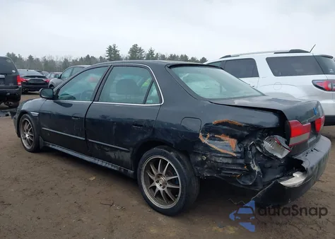 2001 Honda Accord 2.3 Ex z USA, uszkodzony, nr VIN 1HGCG65821A067240